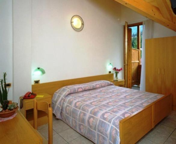 Hotel Serena Dimaro Extérieur photo