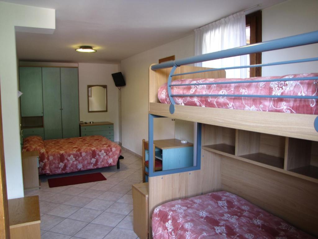Hotel Serena Dimaro Chambre photo