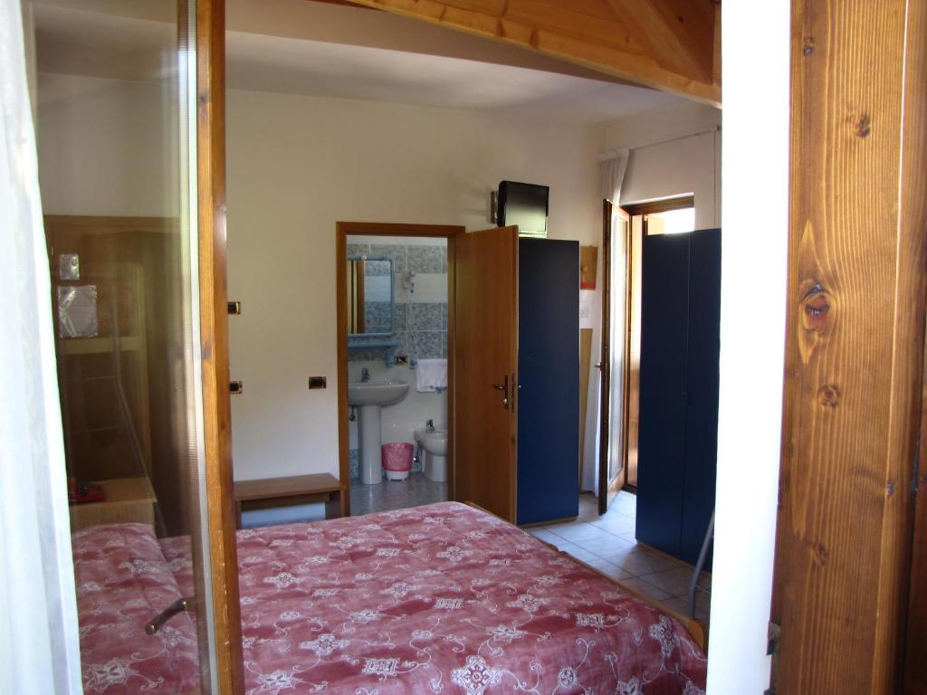 Hotel Serena Dimaro Chambre photo