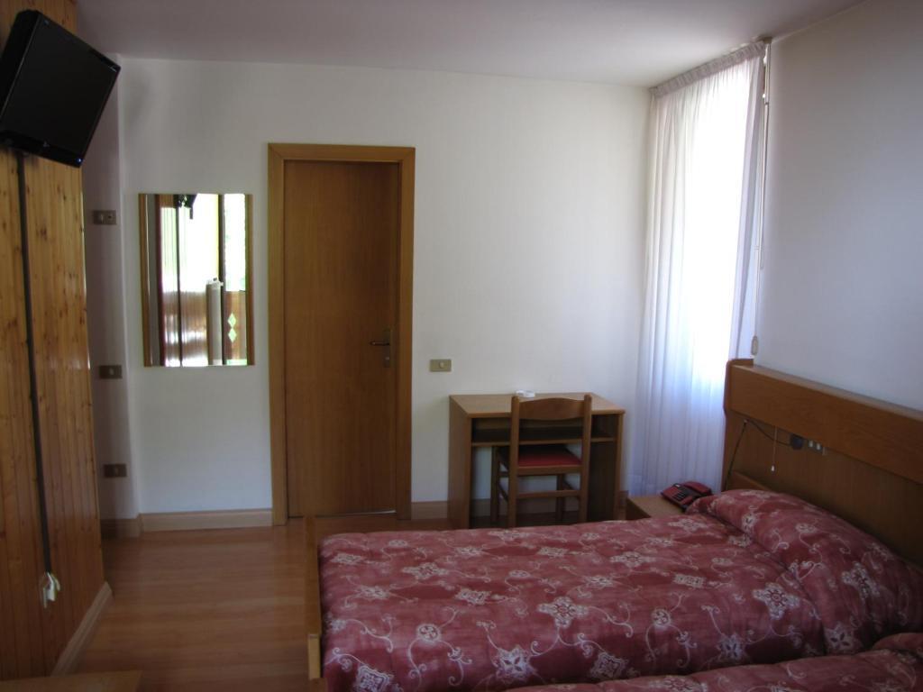 Hotel Serena Dimaro Chambre photo